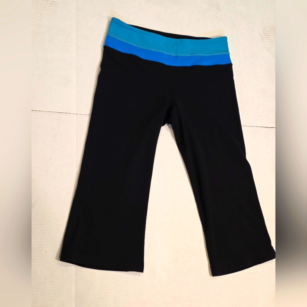 Lululemon Cropped Black Yoga Pants Womans Size 6